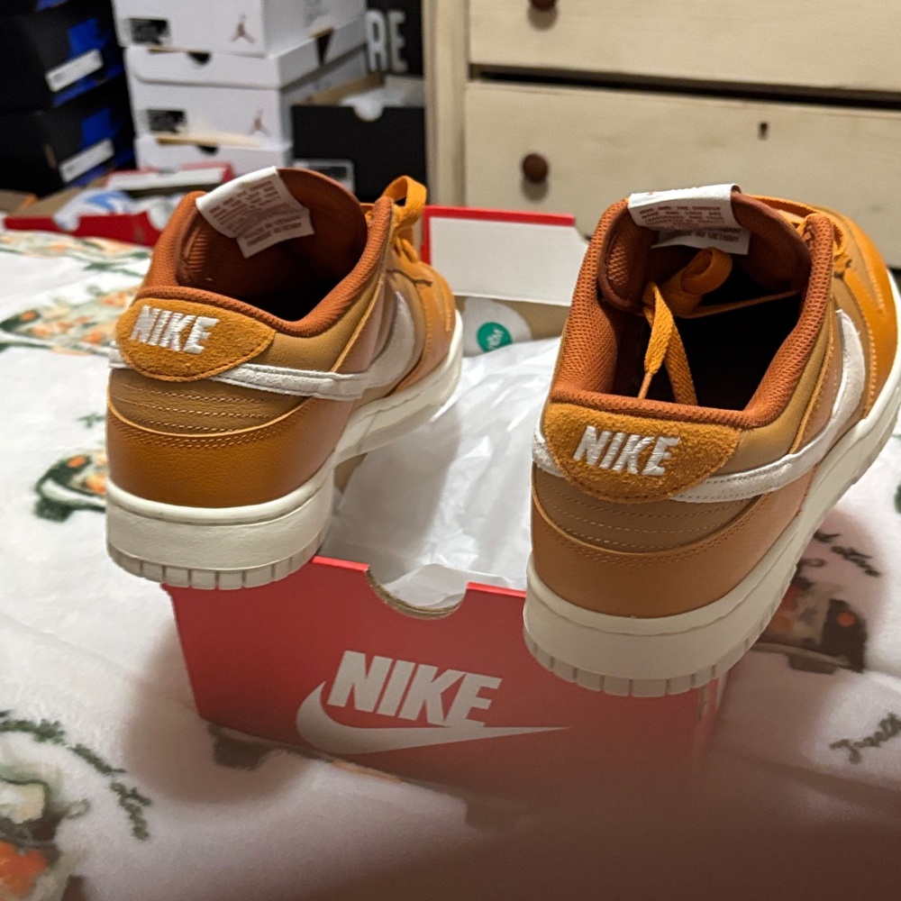 Nike Men's Tan and White Sneakers - Picture 3 of 6